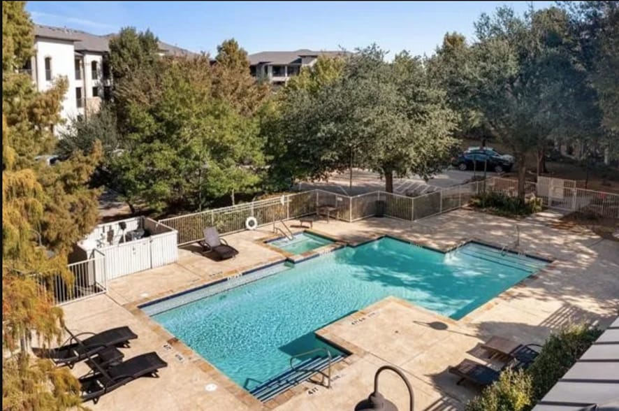 Building Photo - 500 Waters Edge Dr