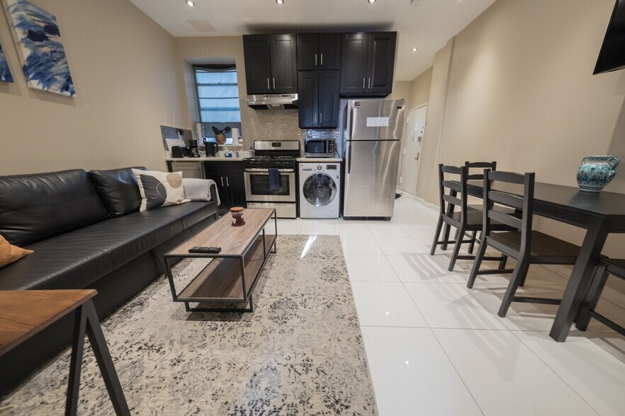 Building Photo - 5 W 101st St