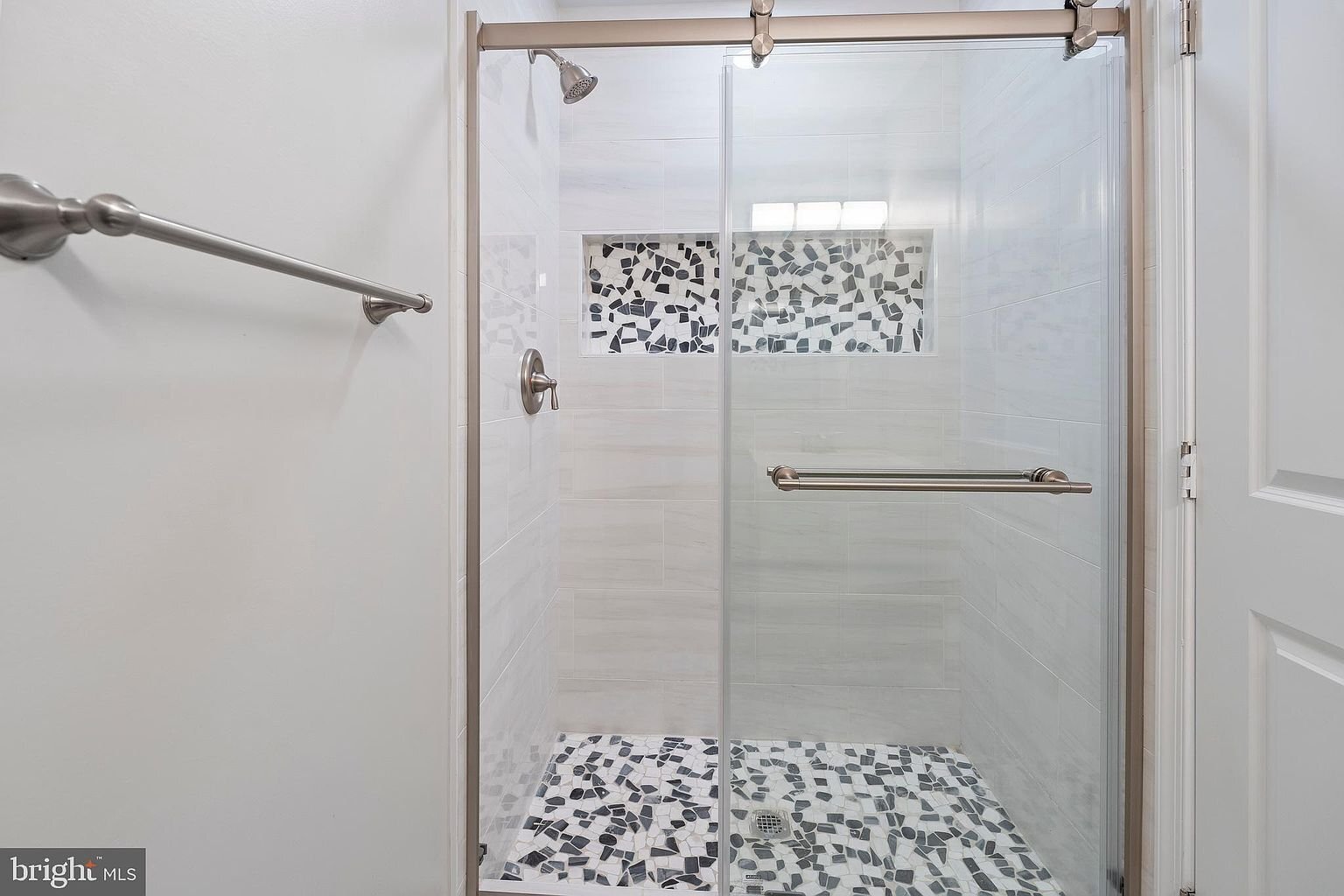 Building Photo - 202 Adams St NE