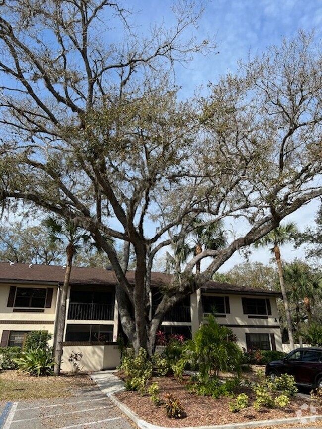 Building Photo - Oaks III Condominium Annual Rental  Unfurn...