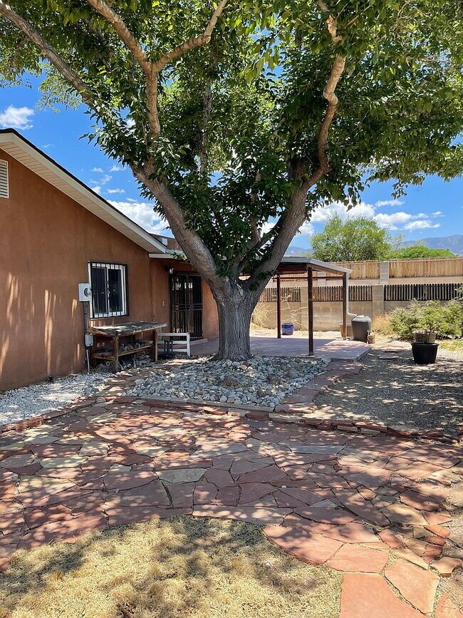 Building Photo - Single Family Home