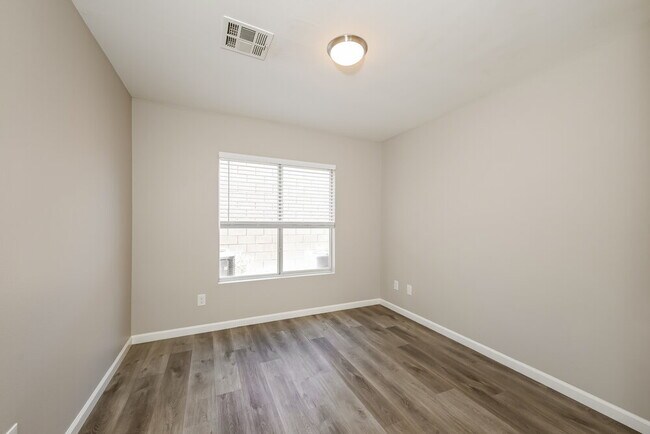 Building Photo - 9931 Morpeth St