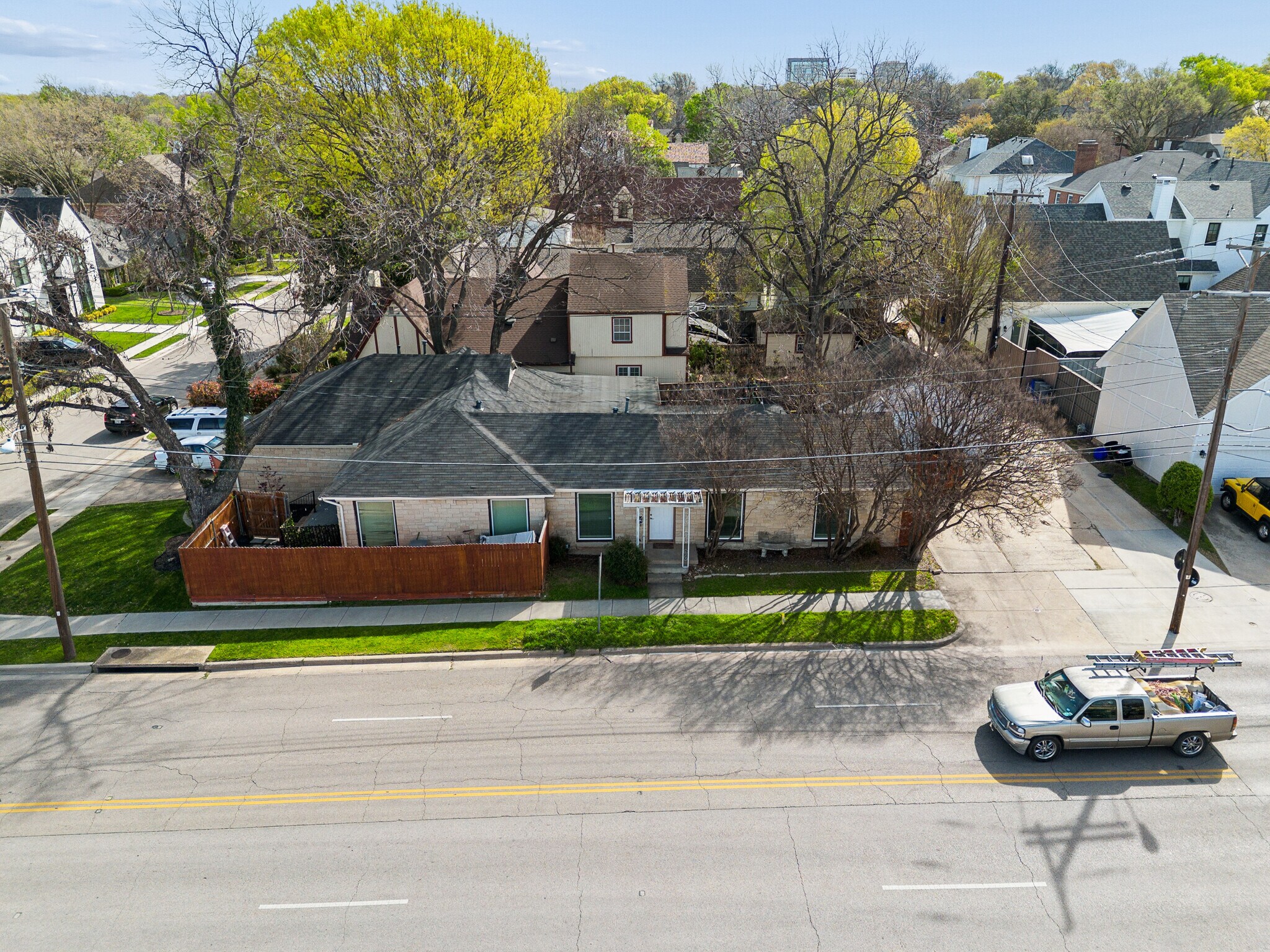 Building Photo - 6950 Hillcrest Ave