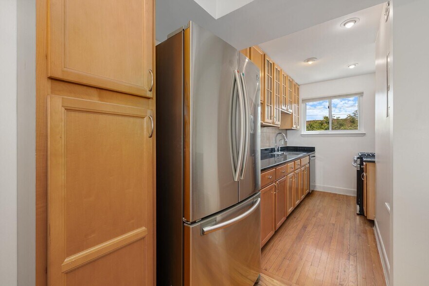 Building Photo - 743 10th St