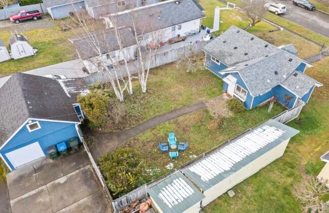 Building Photo - Bright & Comfortable 2-Bedroom, 1-Bathroom Main Floor Home | E 10th St, Port Angeles, WA | $2,200...