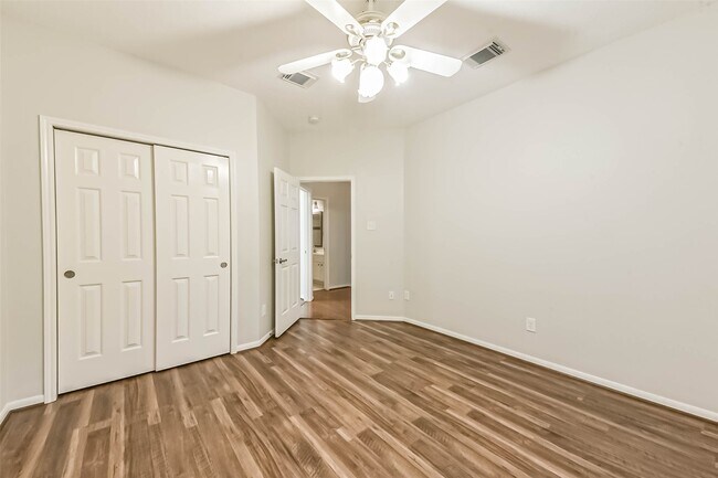 Building Photo - 14610 Farrawood Dr