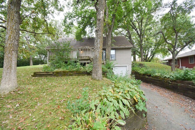 Building Photo - Charming 3-Bedroom Home with Walk-In Close...