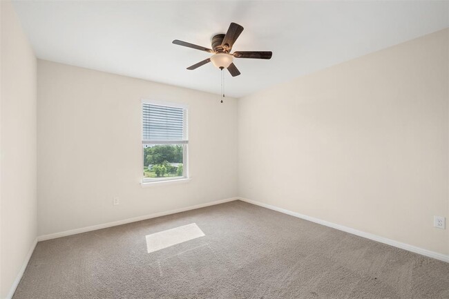 Building Photo - 504 Twisted Oaks Ln
