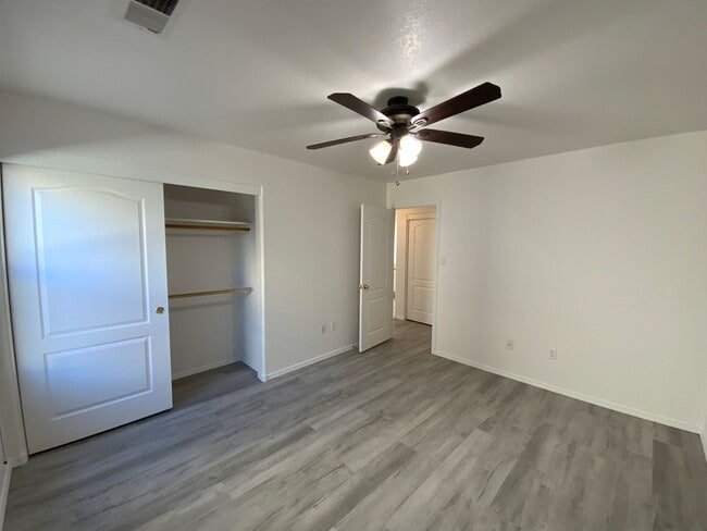 Building Photo - 4 Bedroom Single Story Home Available in C...