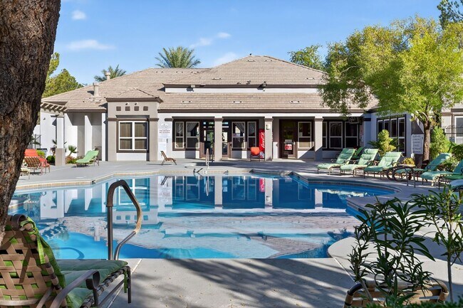 Building Photo - *MOVE-IN READY* GREAT UPPER LEVEL 2-BEDROO...