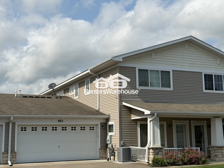Building Photo - 982 Crossing Way
