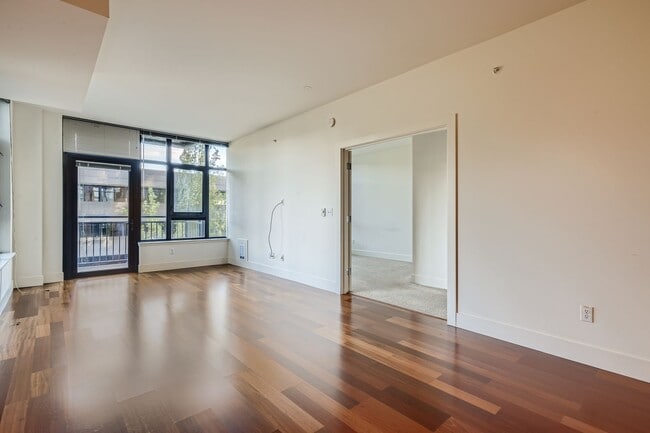 Building Photo - Gorgeous 2 Bed Unit @ The Gallery - Belltown Living at its Finest!