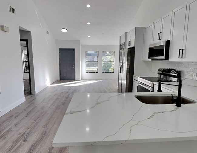 Building Photo - 9439 Lake Lotta Cir