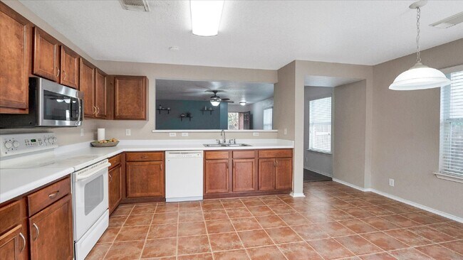 Building Photo - "Charming 3-Bedroom Home with 2 Full Baths in New Braunfels – 1,425 Sq Ft of Comfort on Cherokee ...