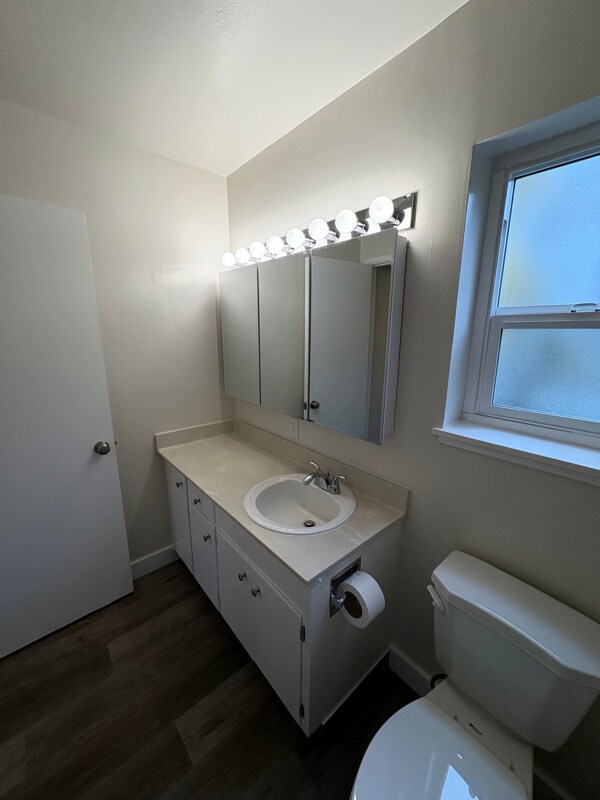 Building Photo - 16 S Knoll Rd