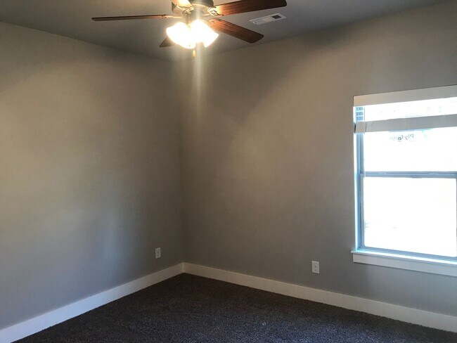 Building Photo - ***212 Alder Street***