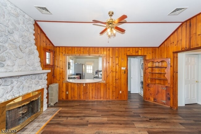 Building Photo - 53 Laurel Dr