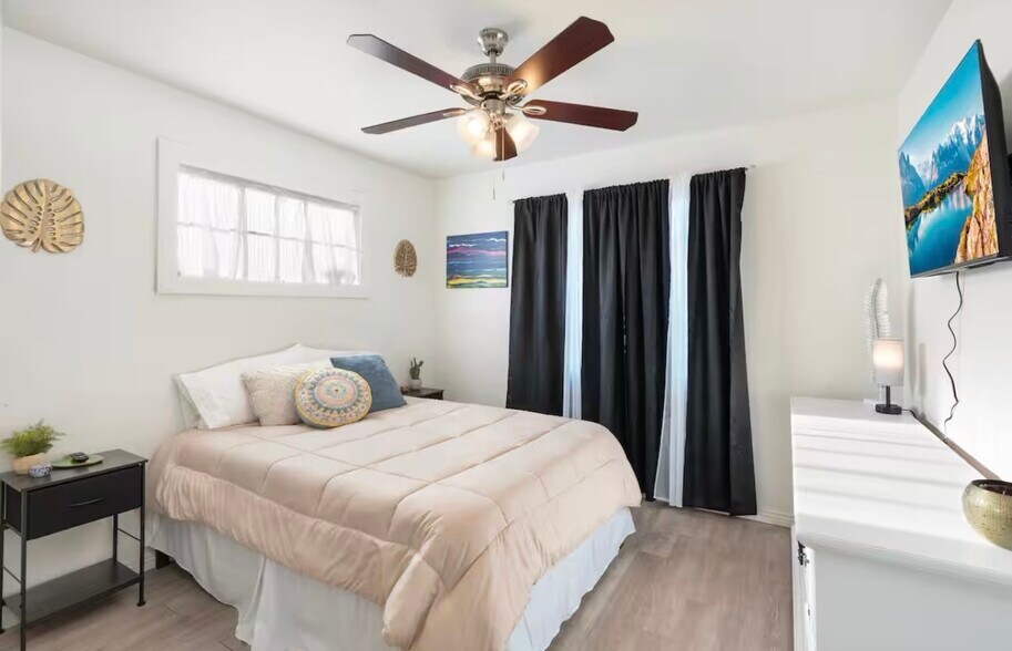 Building Photo - 2340 W Mitchell Dr