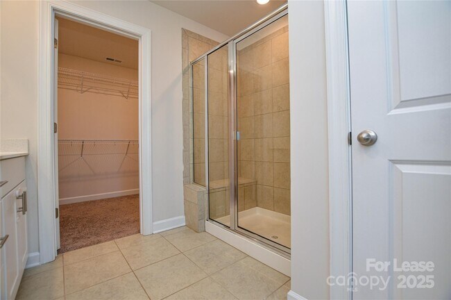 Building Photo - 3215 Lisburn St