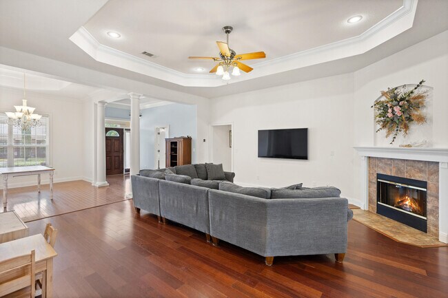 Building Photo - 2899 Chanterelle Cove