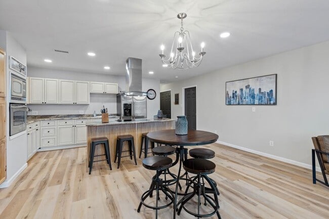 Building Photo - 308 E Broadway St