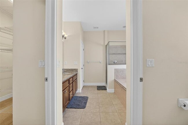 Building Photo - 6510 S Himes Ave