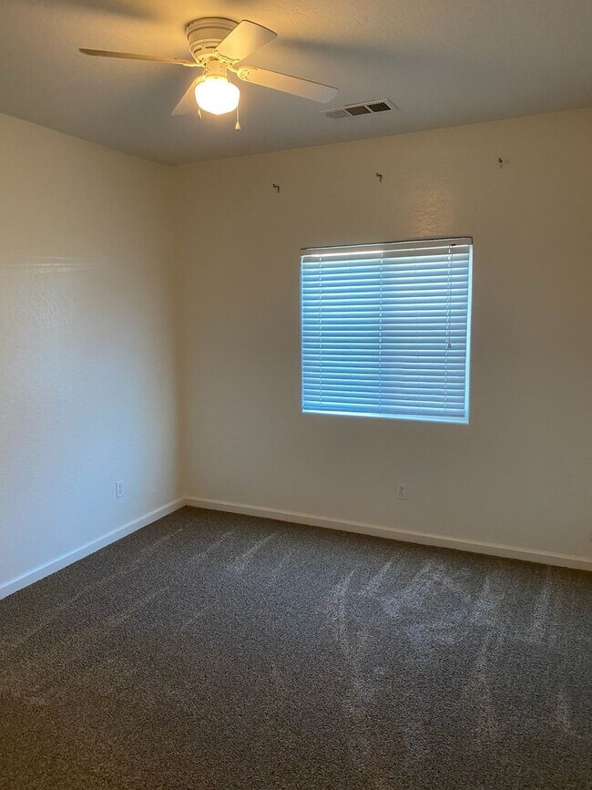 Building Photo - 2022 Muscat Ave