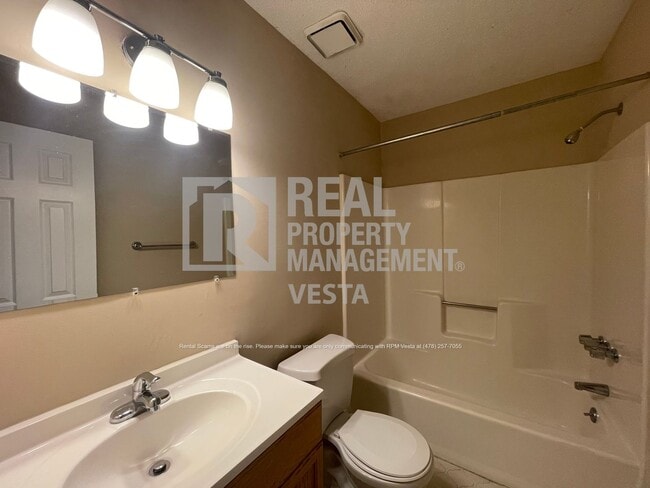 Building Photo - 402 Steeplechase-