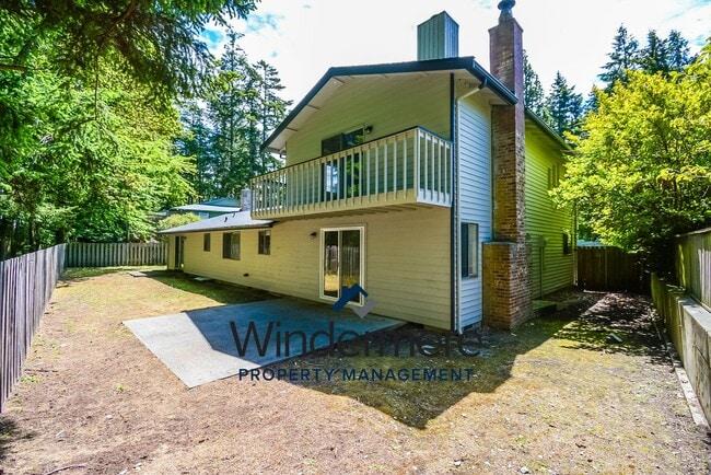 Building Photo - 4 bedroom 3 bathroom pet friendly home