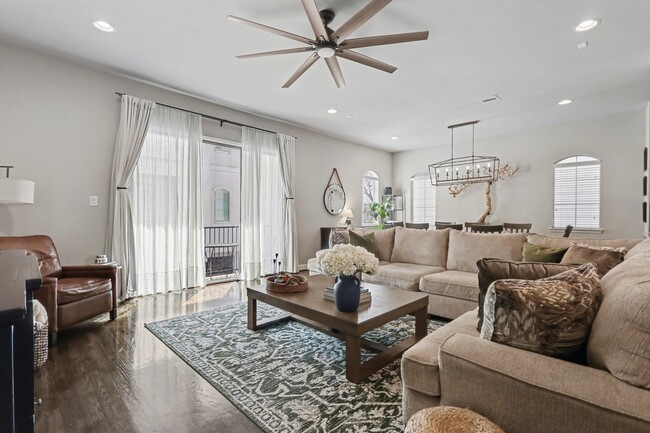 Building Photo - 1538 Dian St