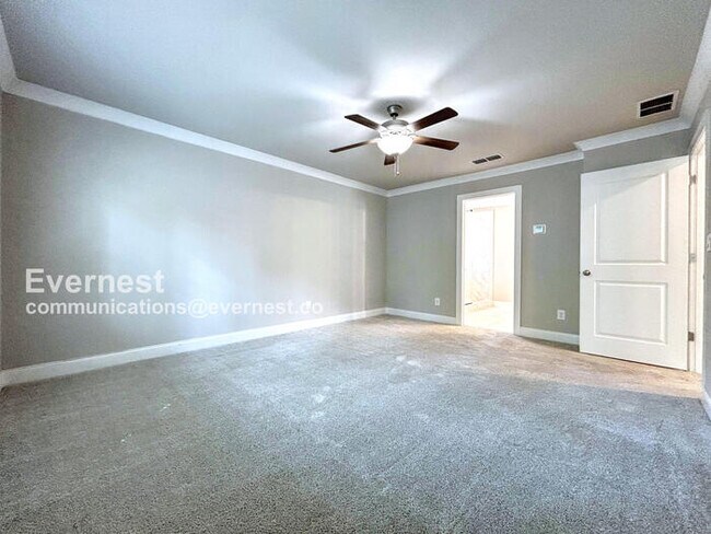 Building Photo - 662 Stately Dr