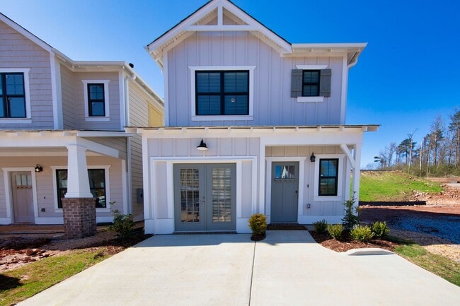 Building Photo - Elevated Rental Home with Community Amenities