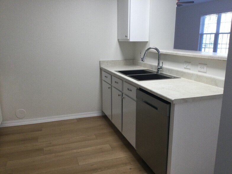 Building Photo - 12888 Ironstone Way