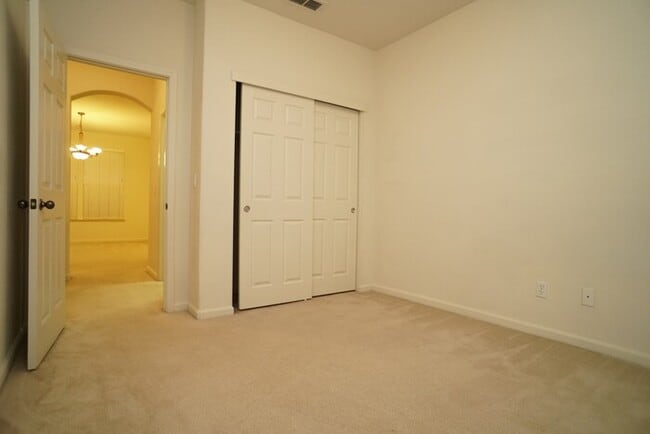 Building Photo - Charming 3 Bedroom Home for Rent in Crocker Ranch  Roseville!