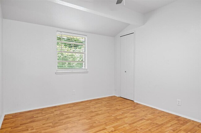 Building Photo - 8410 Briarwood Ln