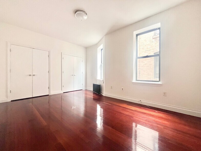Building Photo - 607 W 137th St