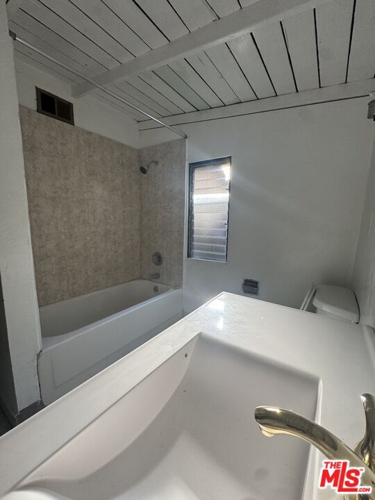 Building Photo - 825 N Beverly Glen Blvd