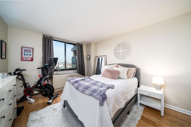 Building Photo - 700 Grove St