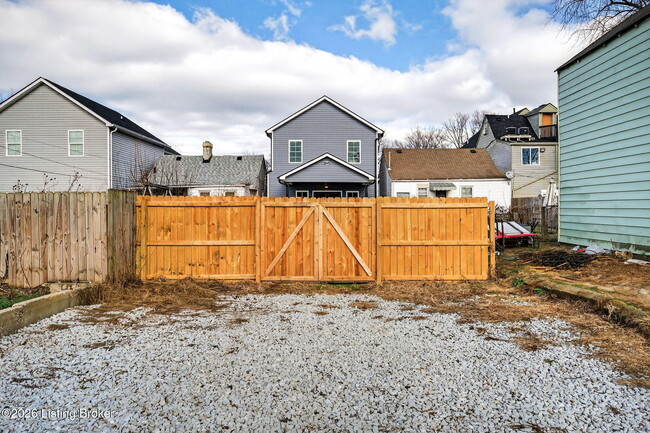 Building Photo - 914 Ash St