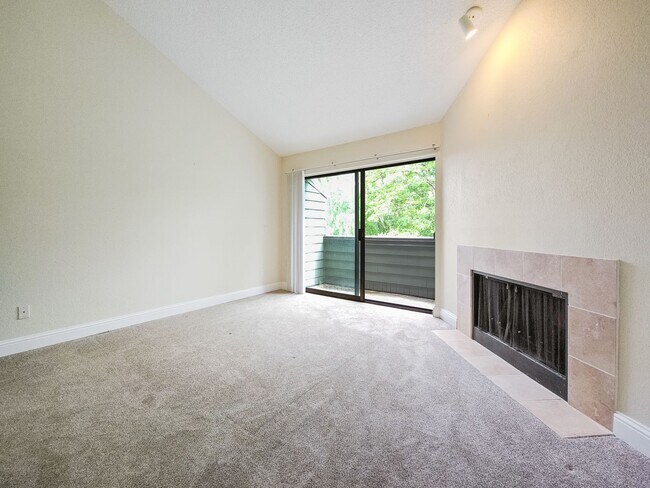Building Photo - On-the-Water Living Experience: 2BR/2BA Co...
