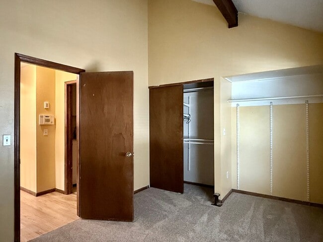 Building Photo - Spacious Home in the Heart of Aurora with ...