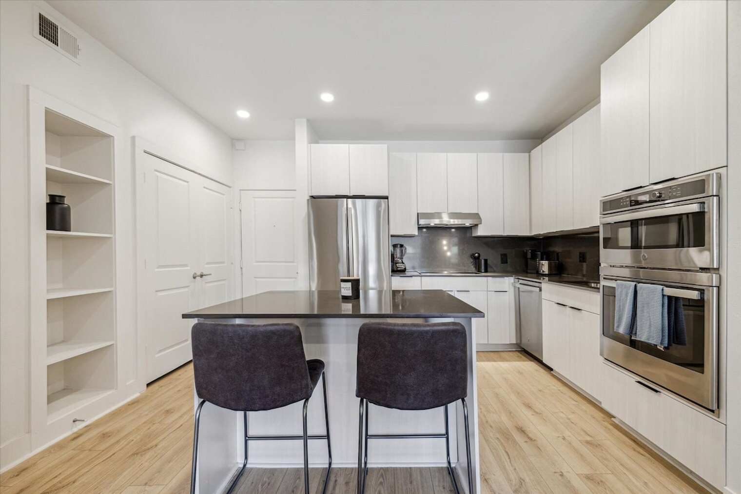 Building Photo - 2137 Pelham Dr