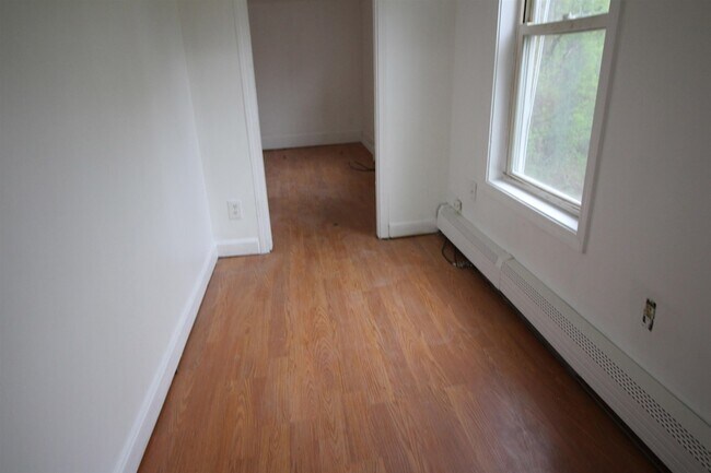 Building Photo - 11 Elm St