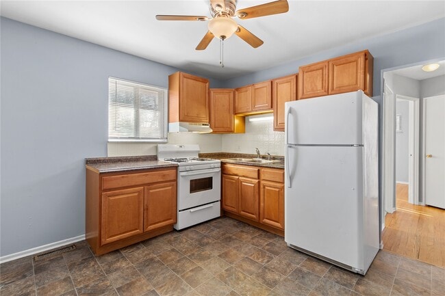 Building Photo - 416 S Cadillac Dr