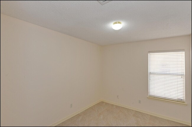 Building Photo - 648 Wind River Ave