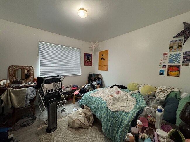 Building Photo - 4 Bedroom 2 Bathroom Duplex - Near WWU