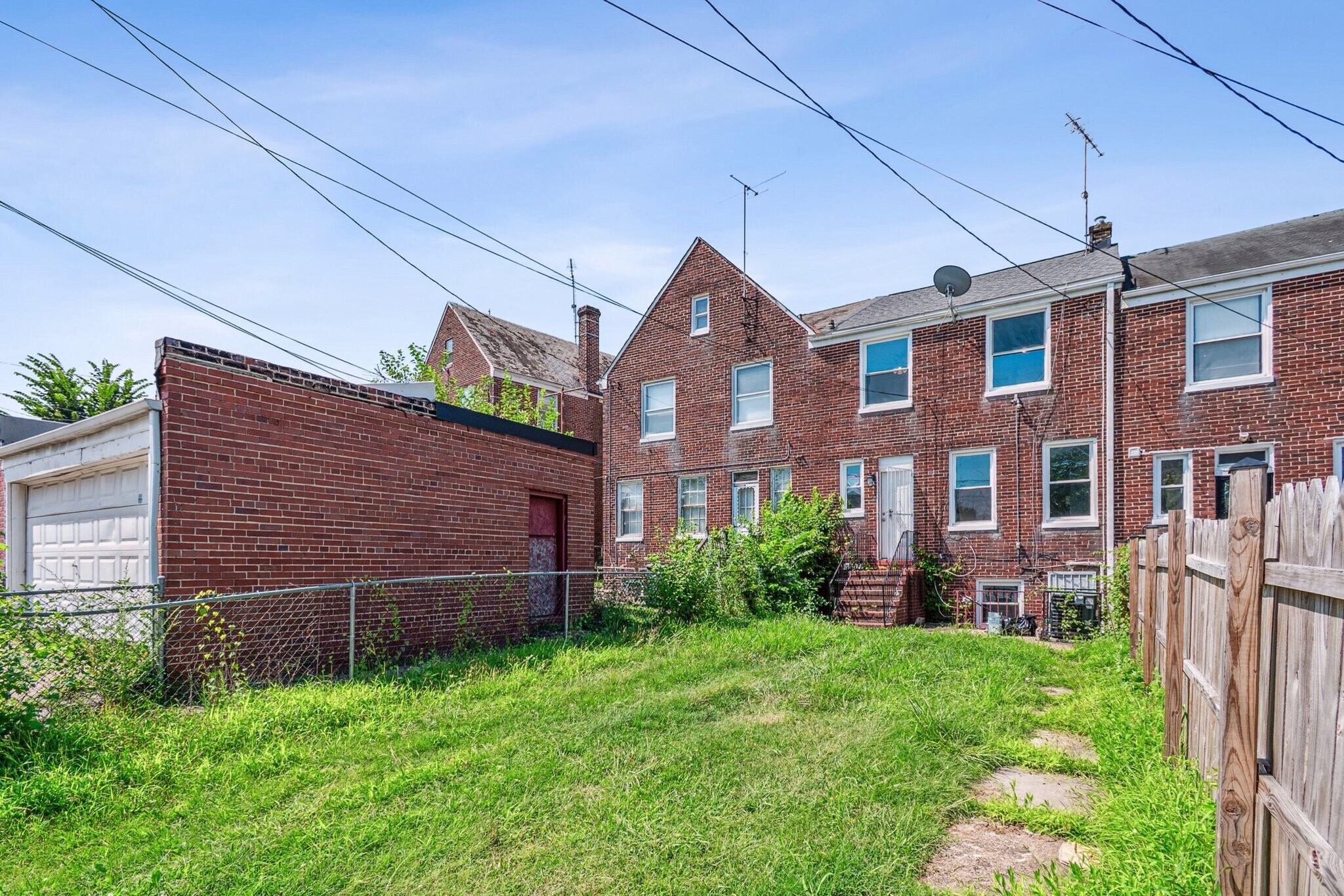 Building Photo - 3420 Erdman Ave
