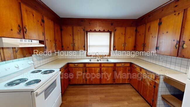 Building Photo - 107 Metcalf St