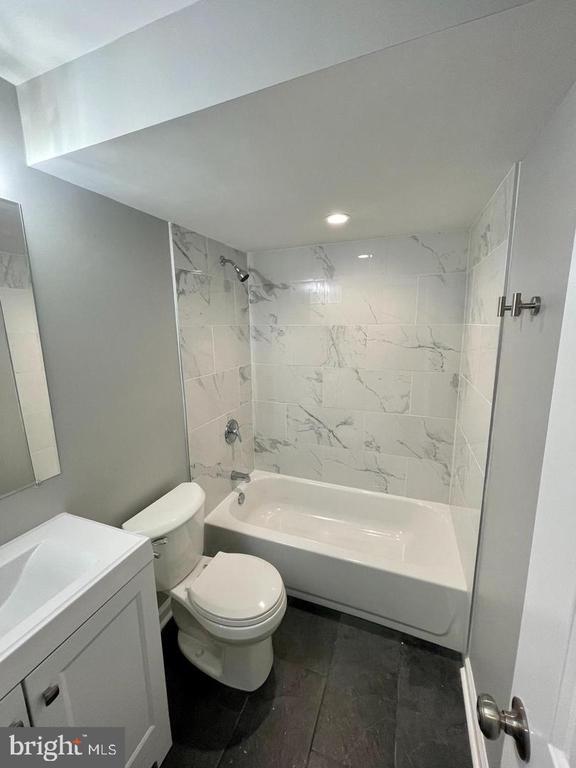 Building Photo - 620 20th St NE