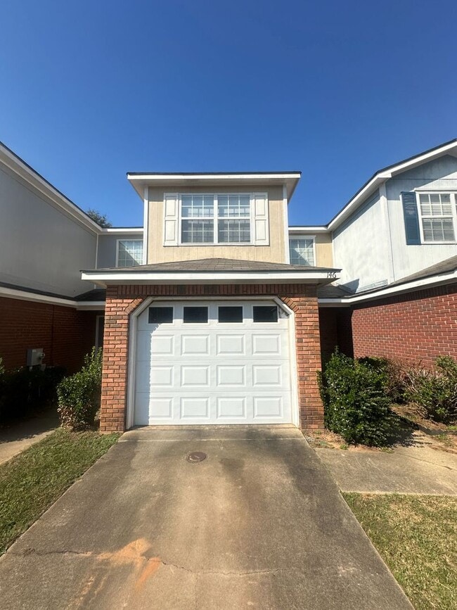 Dunwoody Townhomes! NEW CARPET!! PAINT! NEW WASHER/DRYER - Dunwoody Townhomes!  NEW CARPET!!  PAINT!  NEW WASHER/DRYER